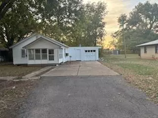 Lindsay, OK 73052,406 SW 6th Street