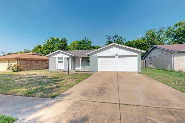 6917 Constitution Drive,  Watauga,  TX 76148