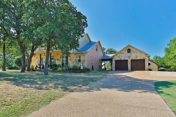 137 Silver Lakes Drive, Sunset, TX 76270