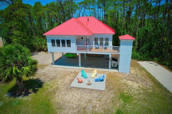 889 W Pine Ave, St. George Island, FL 32328