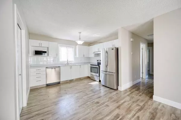 Calgary, AB T3K 4X1,1072 Country Hills CIR NW