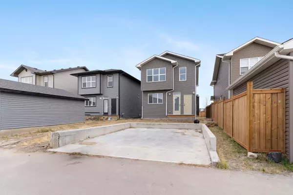 Chestermere, AB T1X 2R4,153 Dawson CIR