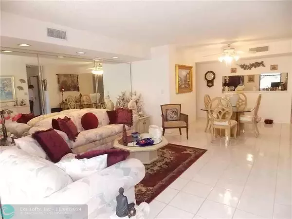 Coconut Creek, FL 33066,2908 Carambola Cir  #205