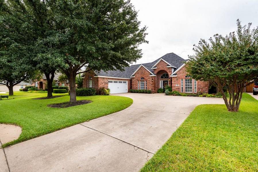 307 Northgate Drive, Waxahachie, TX 75165