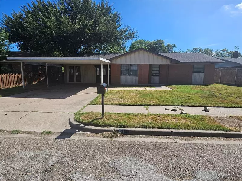 211 S Rita Street, Lacy Lakeview, TX 76705