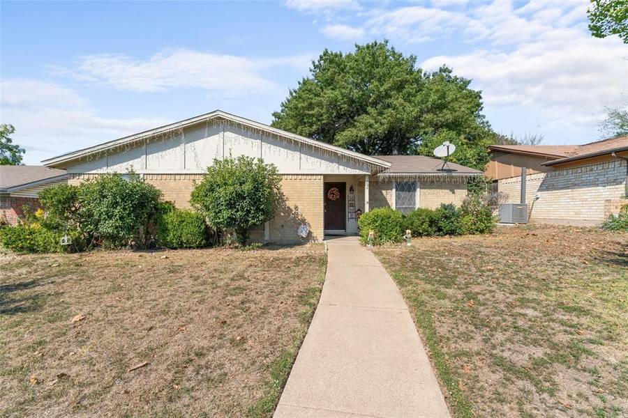 1045 Tracy Lane, Lancaster, TX 75134