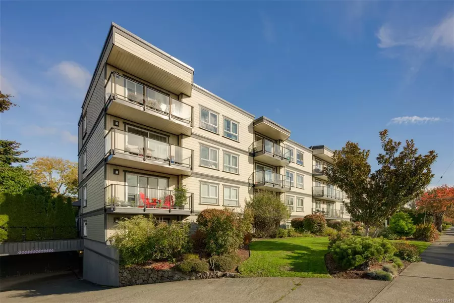 1024 Fairfield Rd #208, Victoria, BC V8V 3A5