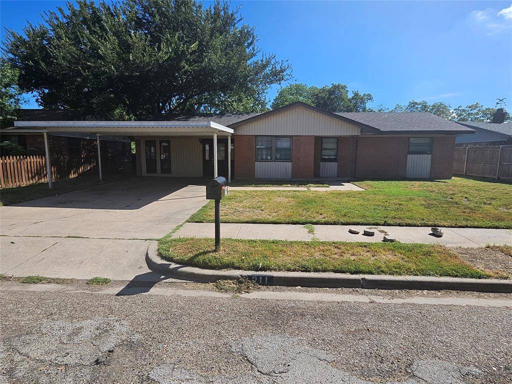 Lacy Lakeview, TX 76705,211 S Rita Street