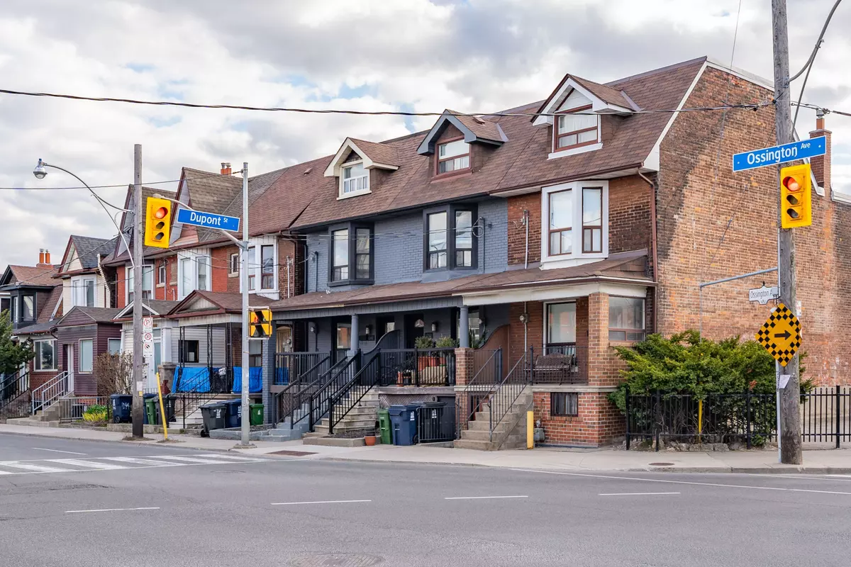 Toronto W02, ON M6G 3V6,1050 Ossington AVE