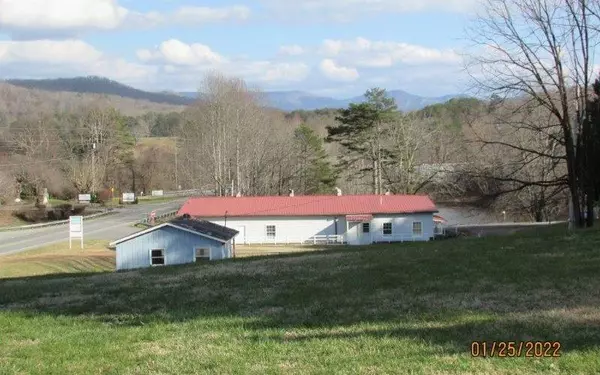 8 Chatuge Village Circle, Hayesville, NC 28904