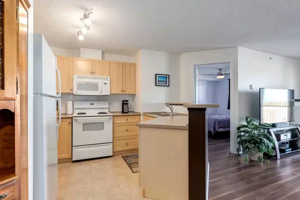 Calgary, AB T2Z 0E6,10 Prestwick Bay Southeast #1408