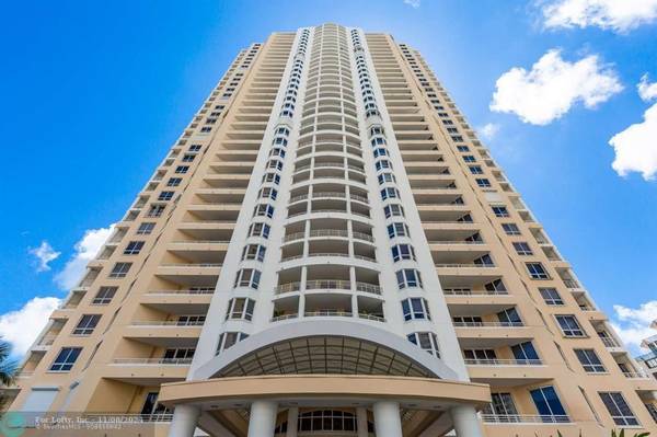 Miami, FL 33131,808 Brickell Key Dr  #2703