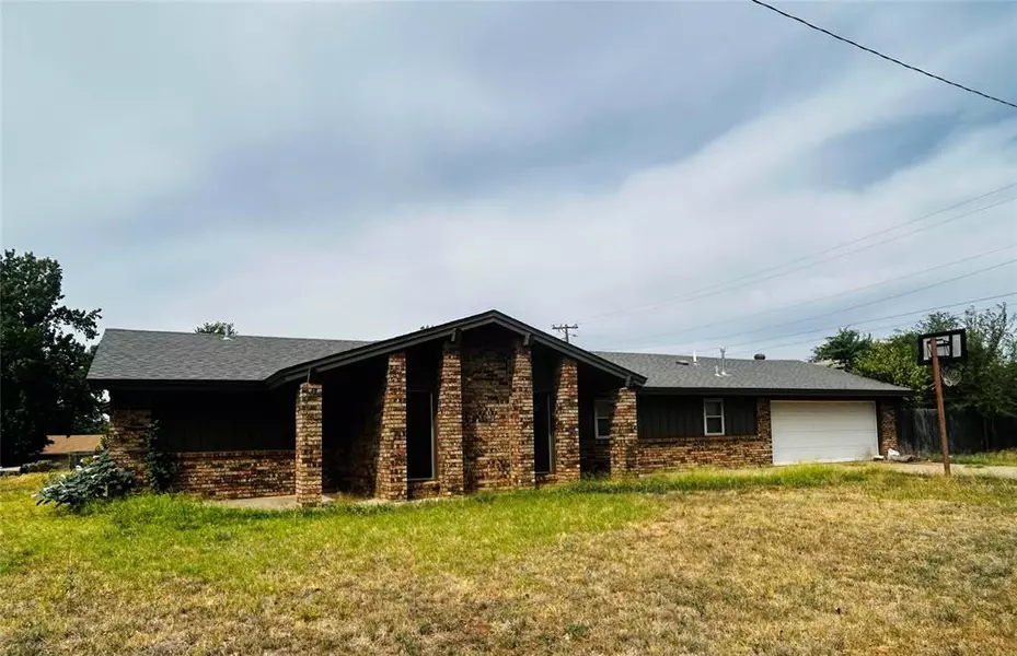 1301 N Adams Street, Weatherford, OK 73096