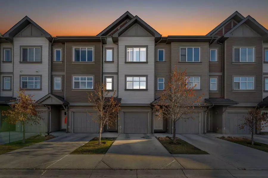 64 Copperstone Common SE, Calgary, AB T2Z5E4