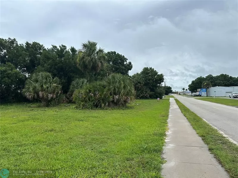 NW 7th Ave, Okeechobee, FL 34972