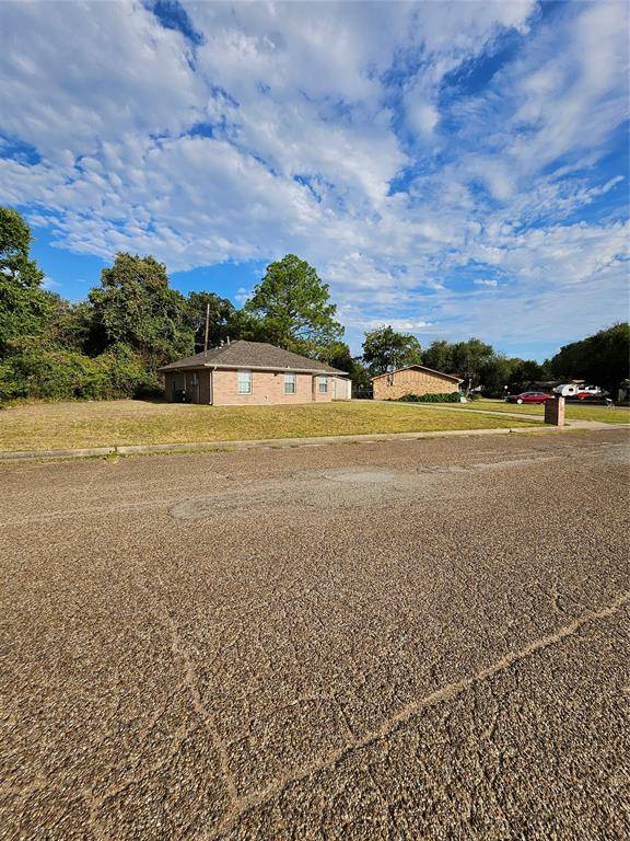 127 S Oak Street, Lacy Lakeview, TX 76705