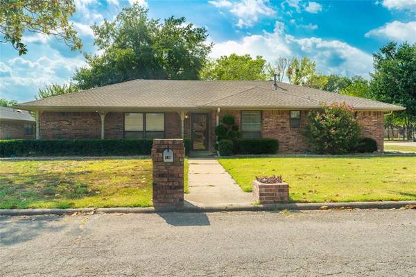 110 Oak Glen Drive, Greenville, TX 75402