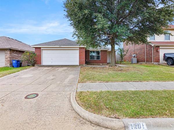 1201 Vicksburg Drive, Ennis, TX 75119