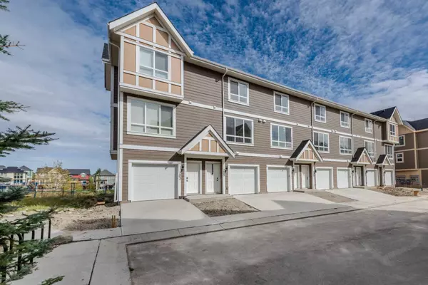 205 Sherwood LN Northwest, Calgary, AB T3R 0V3