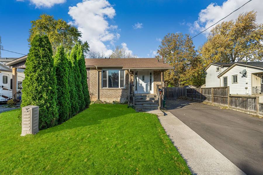 49 Hill Park LN, St. Catharines, ON L2N 1C5