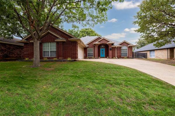 7501 Oak Park Drive, North Richland Hills, TX 76182