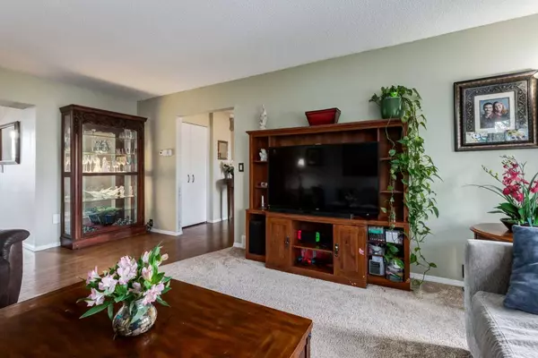 Calgary, AB T3B 2C7,6607 Bow CRES NW