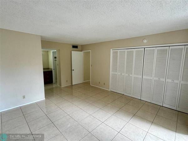 Pompano Beach, FL 33069,2601 S Palm Aire Dr  #212