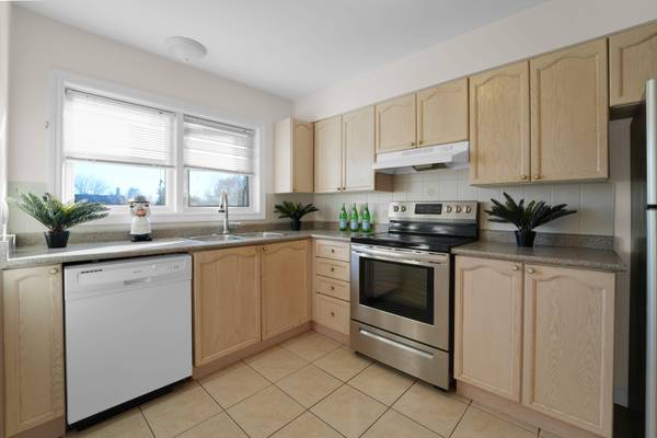 Vaughan, ON L6A 3Z4,9944 Keele ST #201