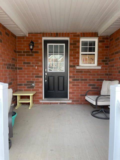 Kitchener, ON N2R 0J4,158 West Oak TRL