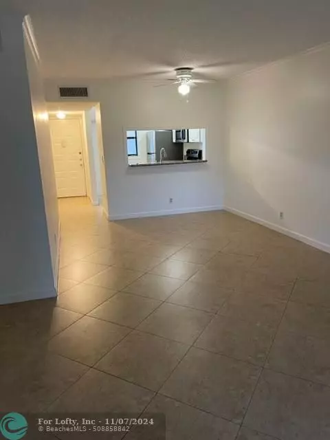 Boca Raton, FL 33433,6760 Palmetto Cir  #102