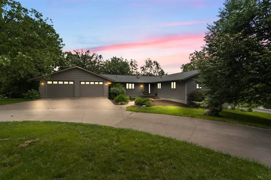 2744 W Trio Ln, Washington, IA 52353