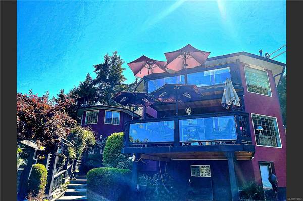 8626 Lochside Dr, North Saanich, BC V8L 1M7