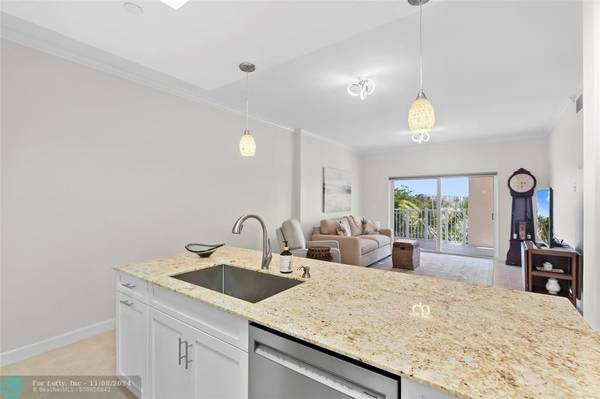 Deerfield Beach, FL 33441,1931 NE 2nd St  #403