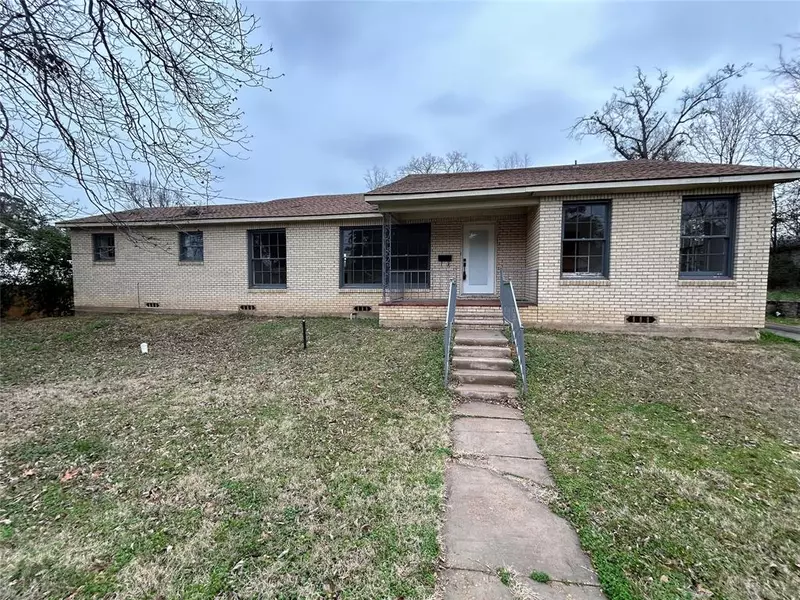 404 N Henderson Boulevard, Kilgore, TX 75662