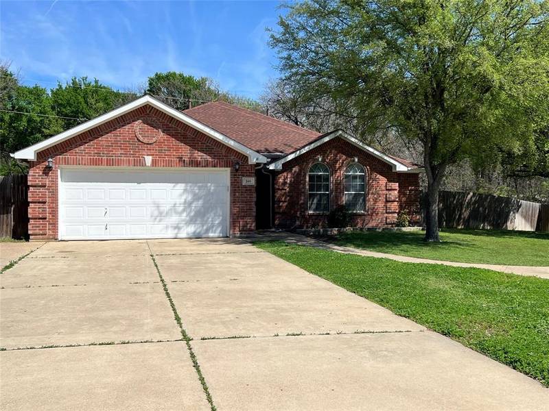 240 Enchanted Court, Grand Prairie, TX 75050