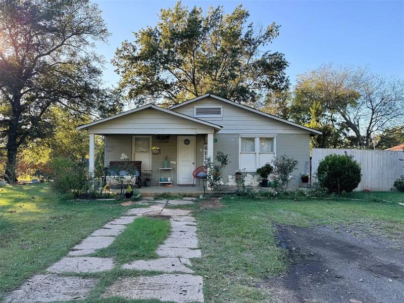 301 N Clevland Street, Winfield, TX 75493