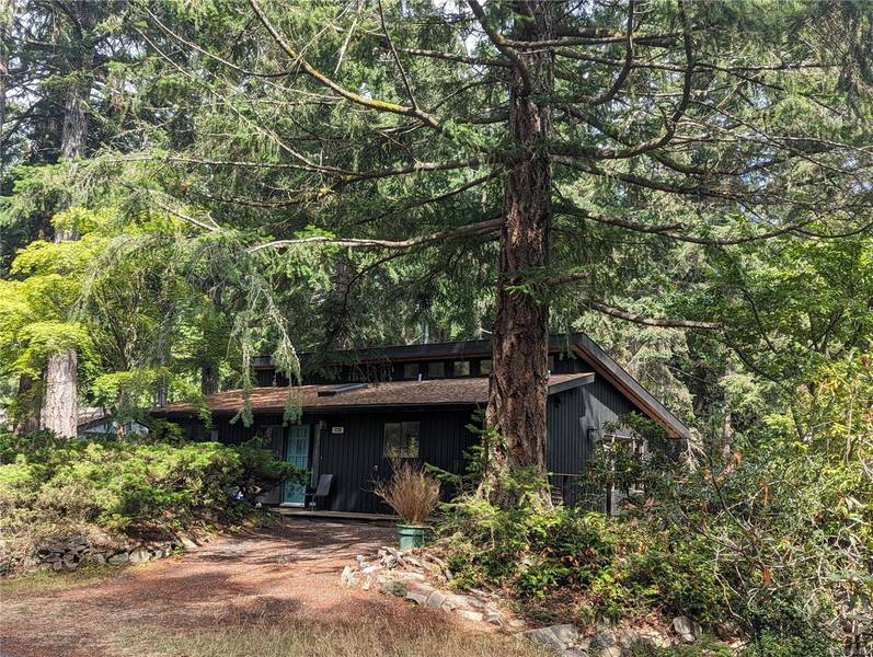 3739 Frigate Rd, Pender Island, BC V0N 2M2