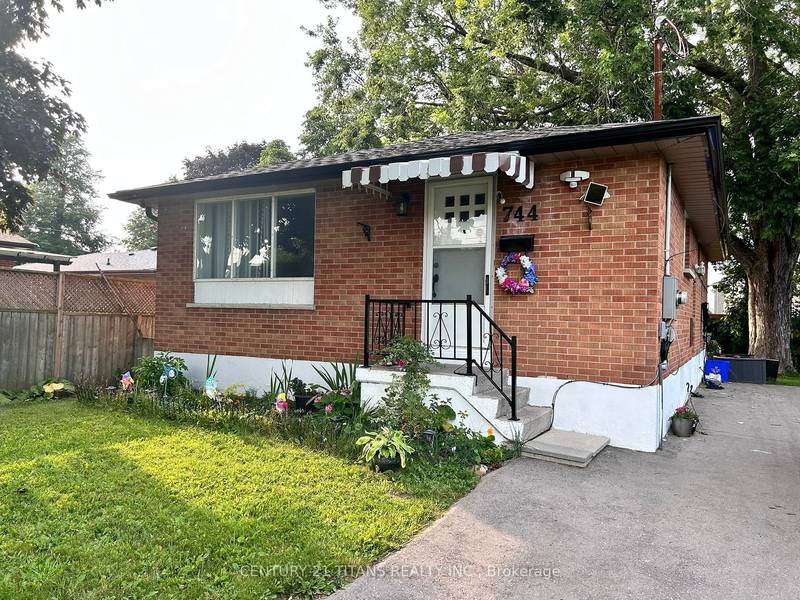 744 Olive AVE, Oshawa, ON L1H 2S3