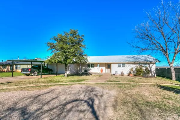 600 McCarver Dr, Ballinger, TX 76821