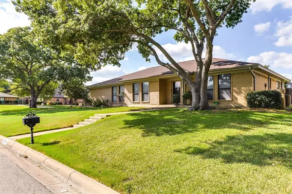 4716 Cinnamon Hill Drive, Fort Worth, TX 76133