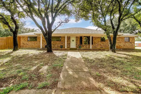 413 Trail Lake Drive, Crowley, TX 76036