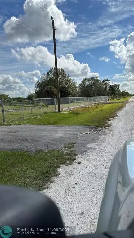 Clewiston, FL 33440,875 N Coral St