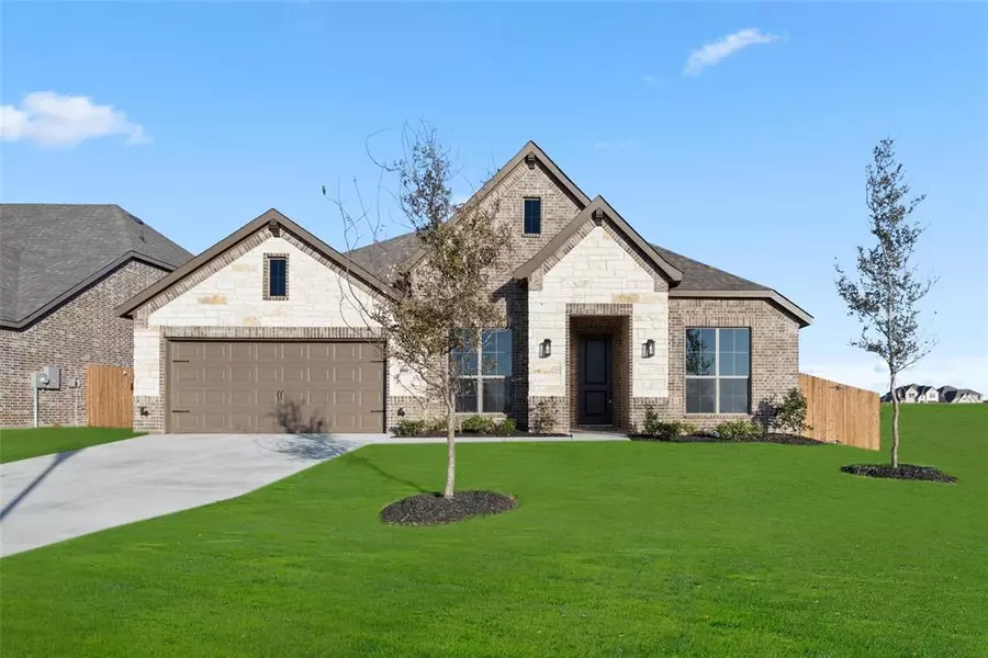 100 Goldfinch Road, Joshua, TX 76058