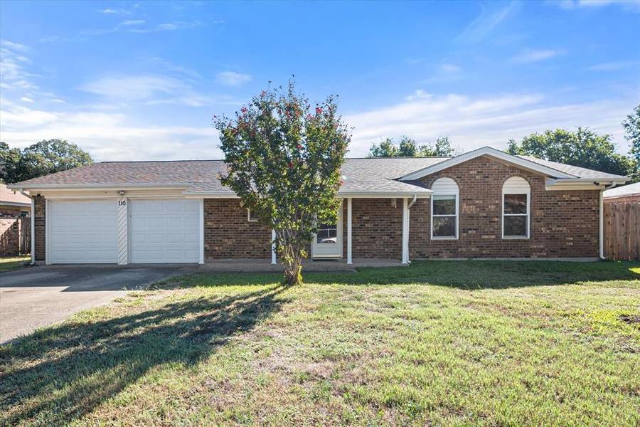 110 Briarwood Drive, Kennedale, TX 76060