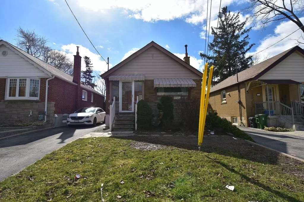 Toronto E03, ON M4B 2A7,19 Yardley AVE #Main