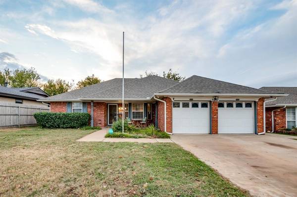 3637 Rolling Lane Circle, Midwest City, OK 73110