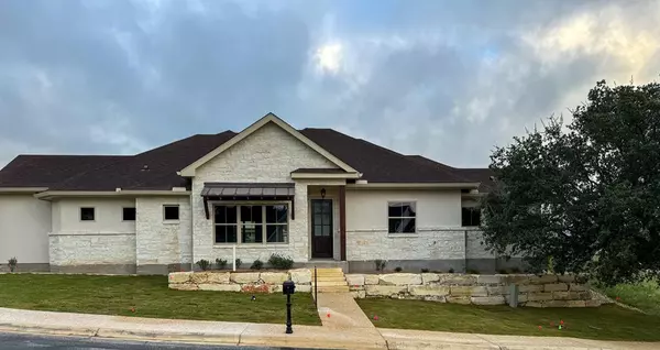 2015 N Chalet CIR, Kerrville, TX 78028