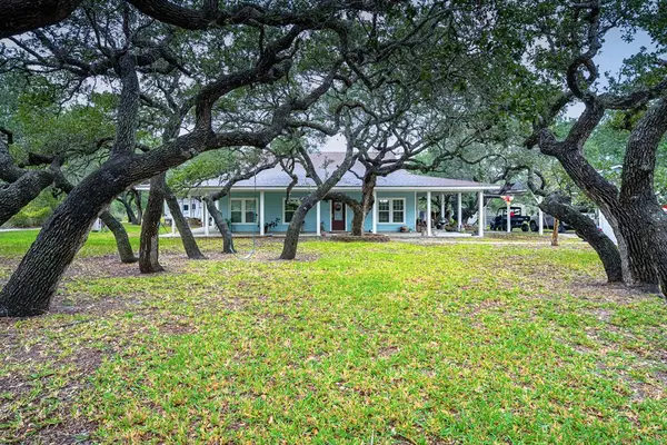 1501 Eighth, Rockport, TX 78382