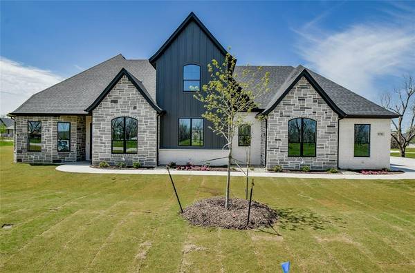 2721 Village Road, Granbury, TX 76049