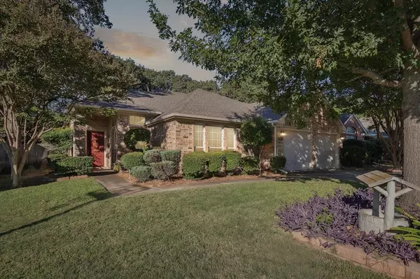 832 Park Forest Drive, Hurst, TX 76053